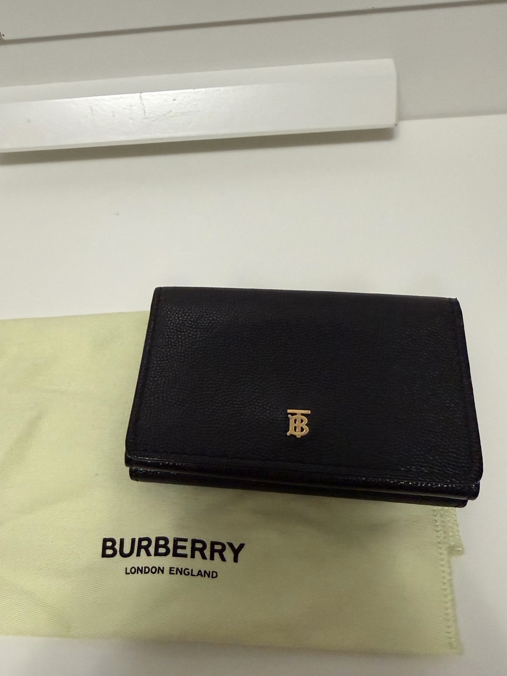 Burberry LARK grained leather trifold wallet